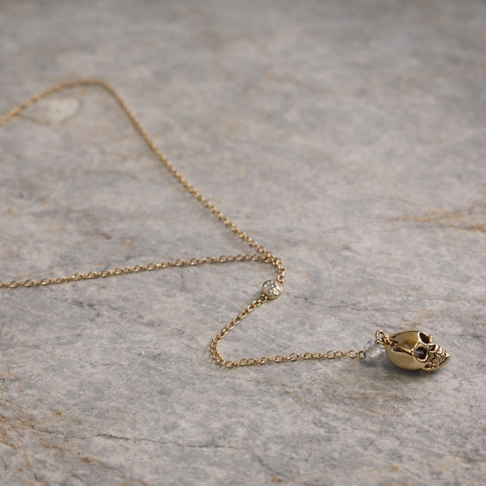 Gold Skull Pendant Necklace - Picture 1 of 2